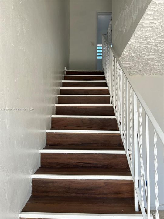 Active With Contract: $190,000 (2 beds, 1 baths, 788 Square Feet)