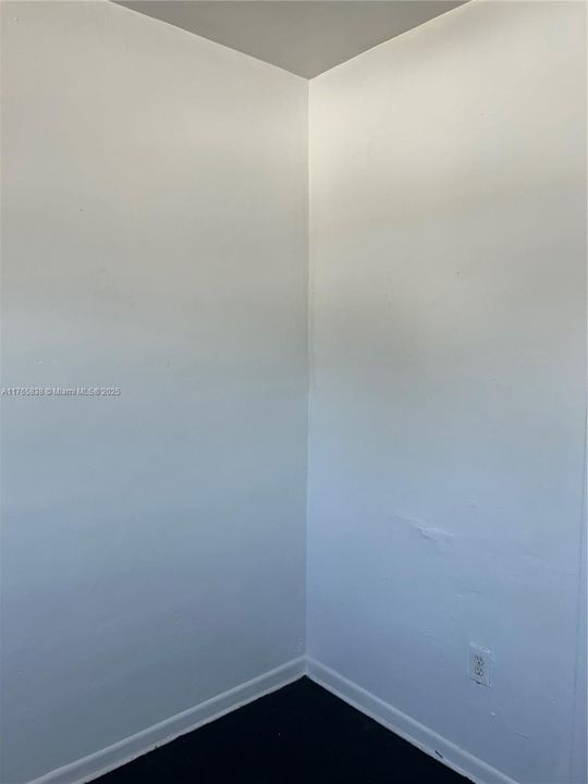 Active With Contract: $190,000 (2 beds, 1 baths, 788 Square Feet)