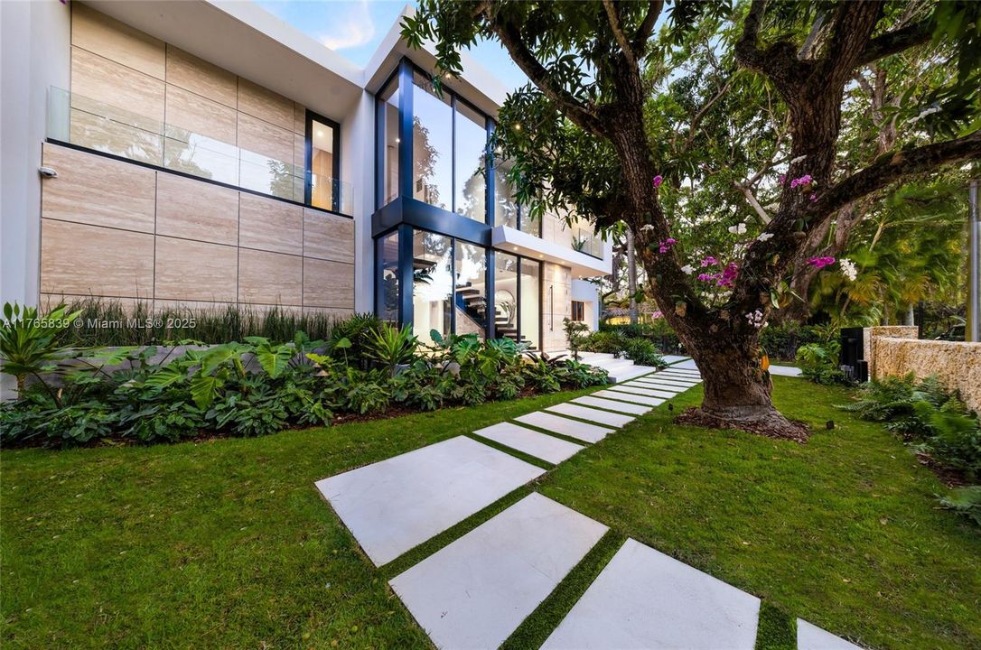 Recently Sold: $6,375,000 (4 beds, 5 baths, 0 Square Feet)