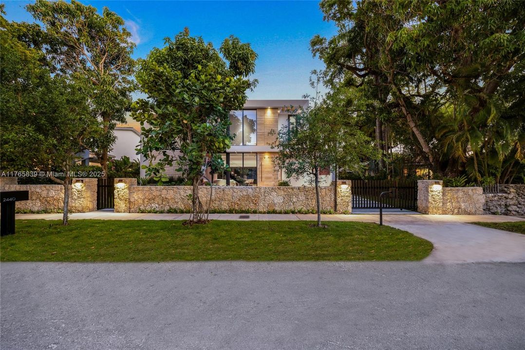 Recently Sold: $6,375,000 (4 beds, 5 baths, 0 Square Feet)