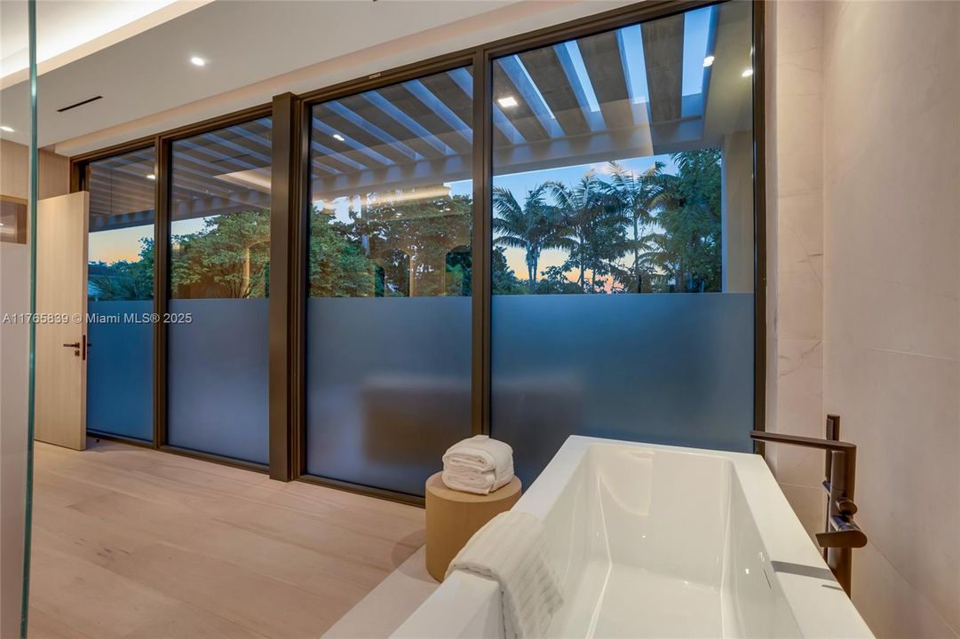 Recently Sold: $6,375,000 (4 beds, 5 baths, 0 Square Feet)