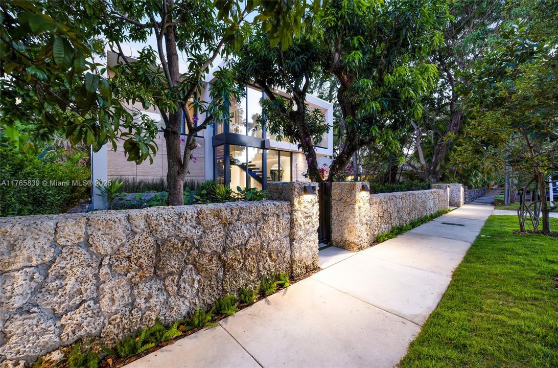 Recently Sold: $6,375,000 (4 beds, 5 baths, 0 Square Feet)