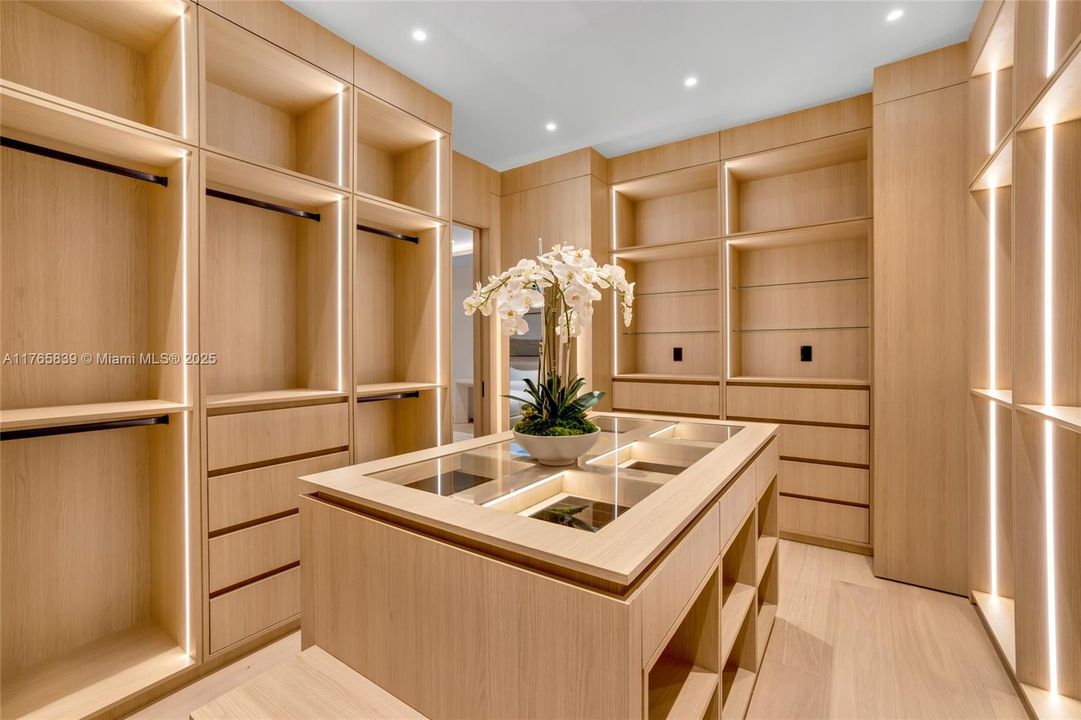 Recently Sold: $6,375,000 (4 beds, 5 baths, 0 Square Feet)