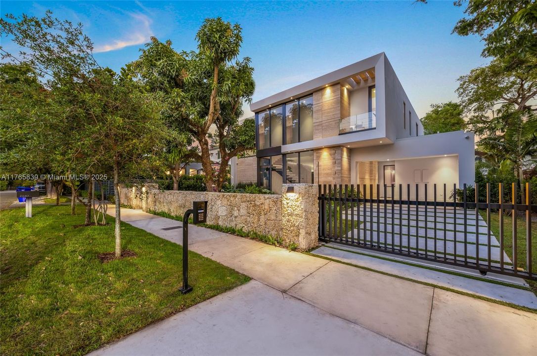 Recently Sold: $6,375,000 (4 beds, 5 baths, 0 Square Feet)