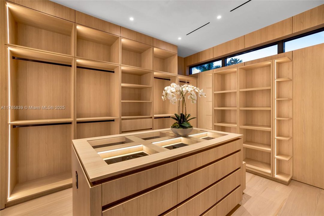 Recently Sold: $6,375,000 (4 beds, 5 baths, 0 Square Feet)