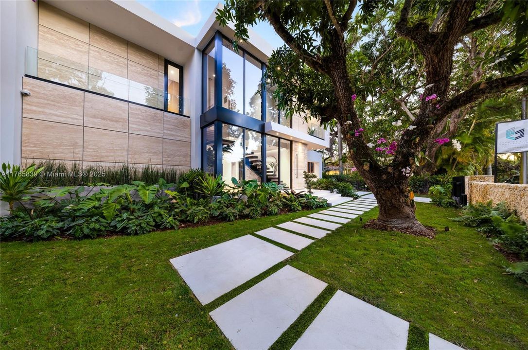 Recently Sold: $6,375,000 (4 beds, 5 baths, 0 Square Feet)