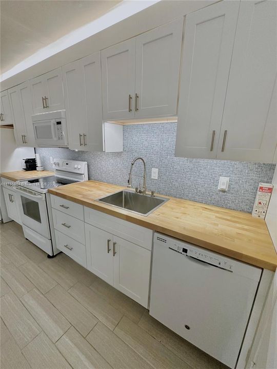 待售: $165,000 (2 贝兹, 1 浴室, 875 平方英尺)