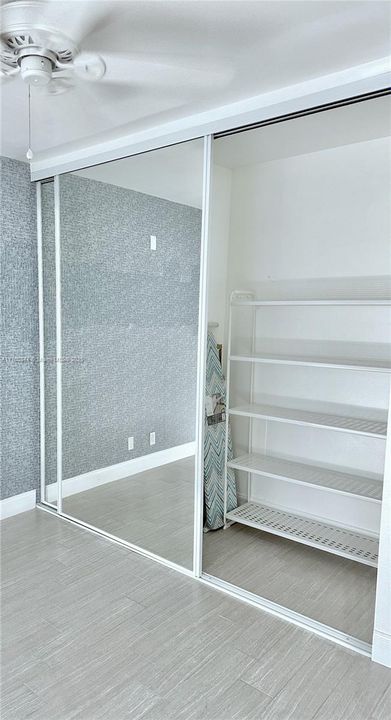 待售: $165,000 (2 贝兹, 1 浴室, 875 平方英尺)