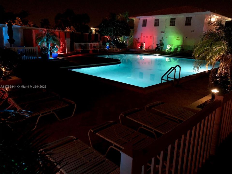 待售: $165,000 (2 贝兹, 1 浴室, 875 平方英尺)