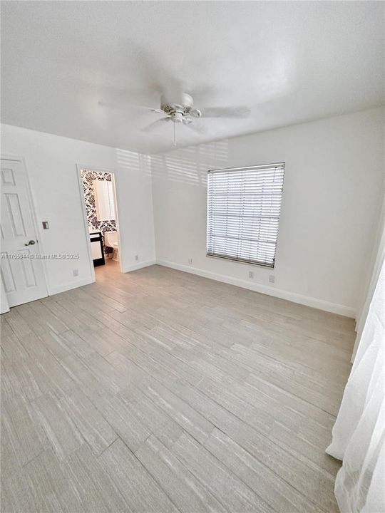 待售: $165,000 (2 贝兹, 1 浴室, 875 平方英尺)