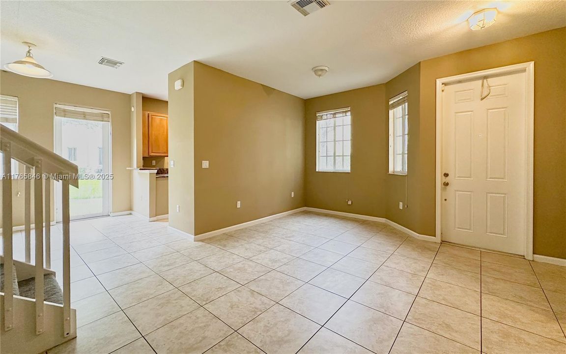 Recently Sold: $415,000 (4 beds, 3 baths, 1716 Square Feet)