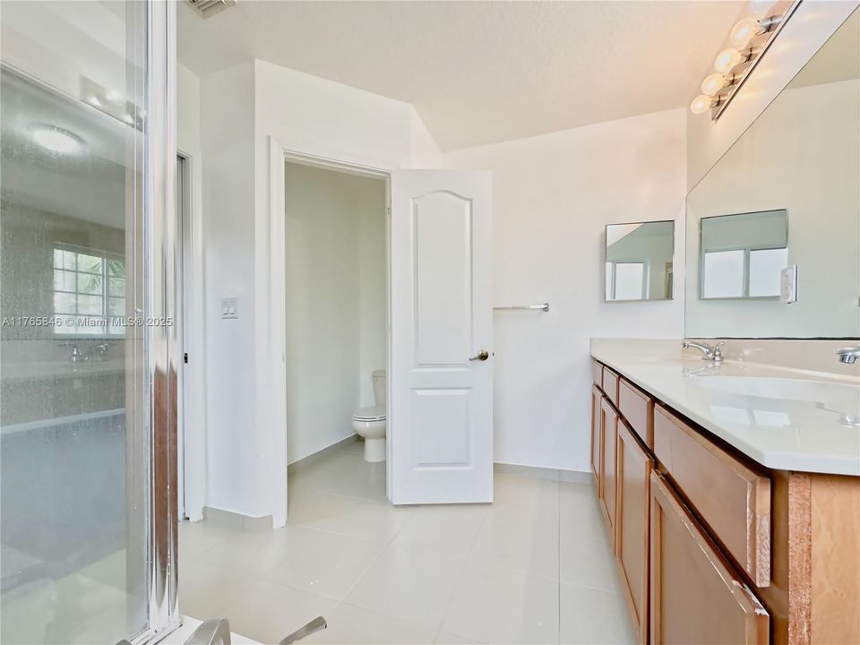 Recently Sold: $415,000 (4 beds, 3 baths, 1716 Square Feet)