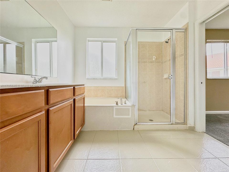 Recently Sold: $415,000 (4 beds, 3 baths, 1716 Square Feet)