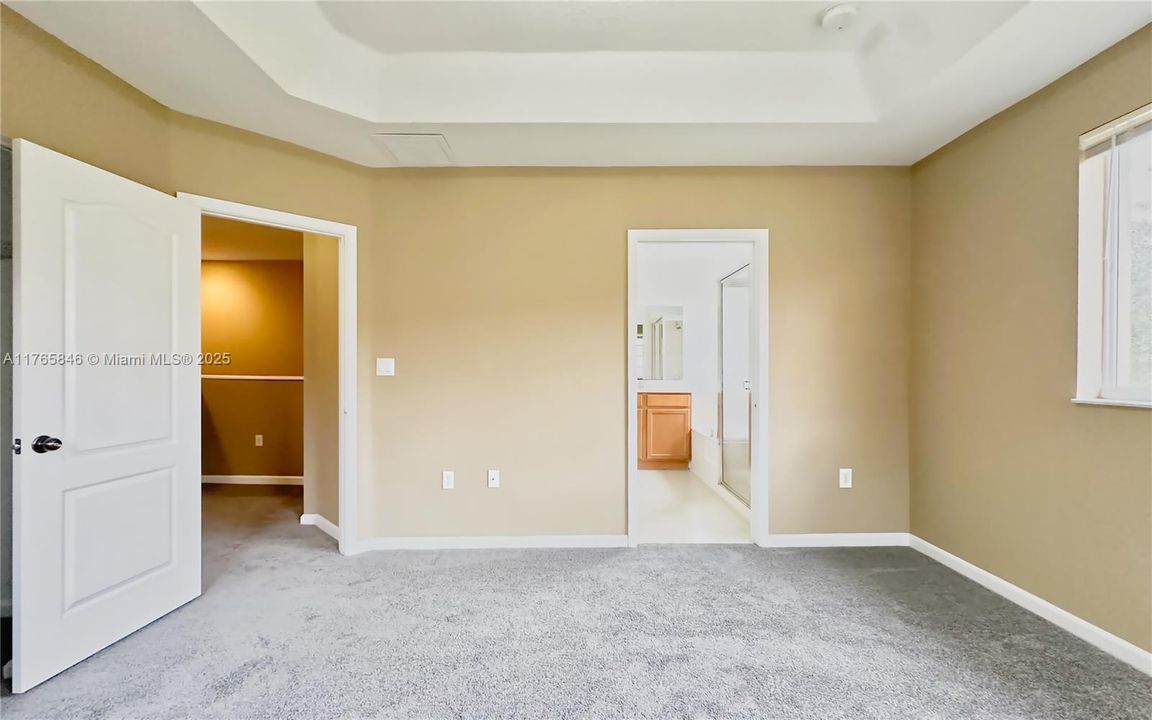 Recently Sold: $415,000 (4 beds, 3 baths, 1716 Square Feet)