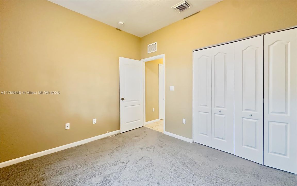 Recently Sold: $415,000 (4 beds, 3 baths, 1716 Square Feet)