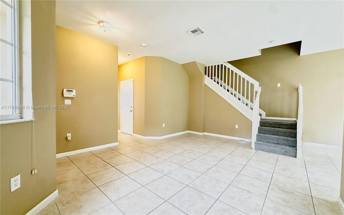 Recently Sold: $415,000 (4 beds, 3 baths, 1716 Square Feet)