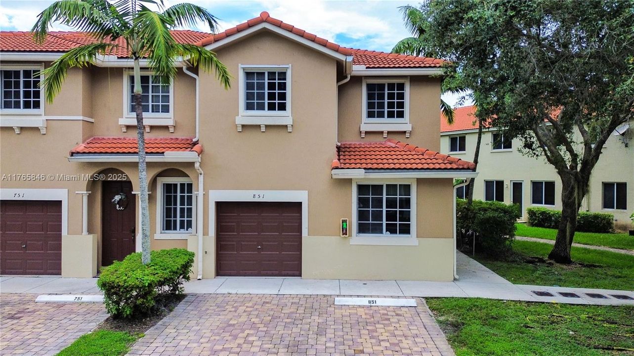 Recently Sold: $415,000 (4 beds, 3 baths, 1716 Square Feet)