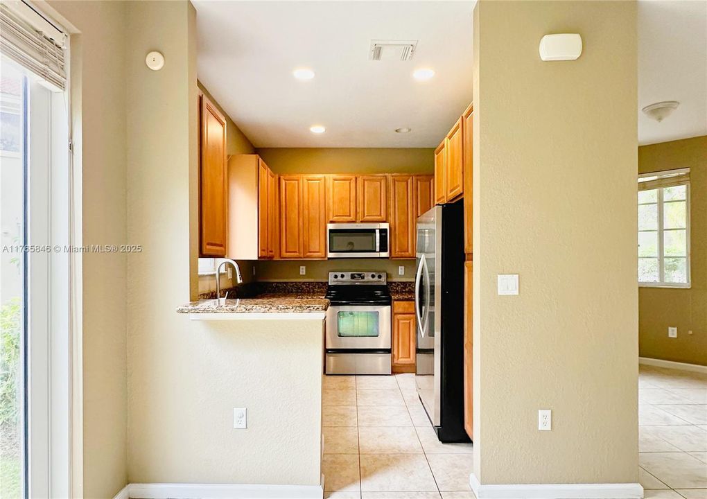 Recently Sold: $415,000 (4 beds, 3 baths, 1716 Square Feet)