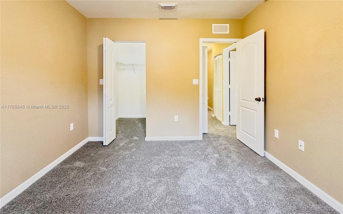 Recently Sold: $415,000 (4 beds, 3 baths, 1716 Square Feet)