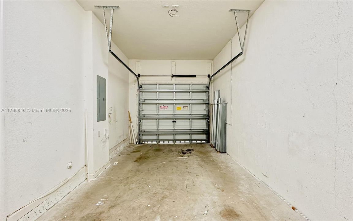 Recently Sold: $415,000 (4 beds, 3 baths, 1716 Square Feet)