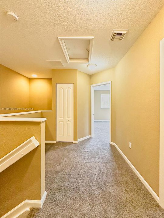 Recently Sold: $415,000 (4 beds, 3 baths, 1716 Square Feet)