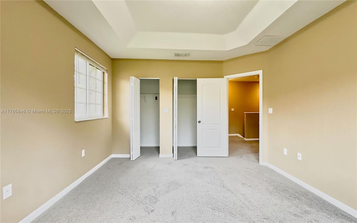 Recently Sold: $415,000 (4 beds, 3 baths, 1716 Square Feet)