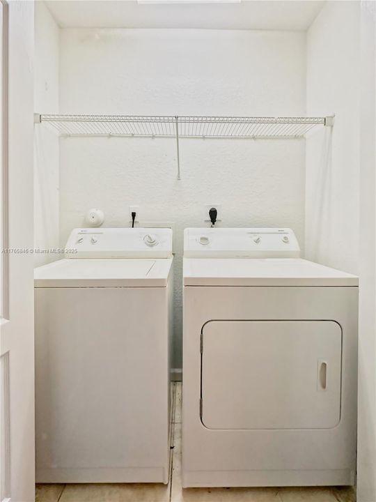 Recently Sold: $415,000 (4 beds, 3 baths, 1716 Square Feet)