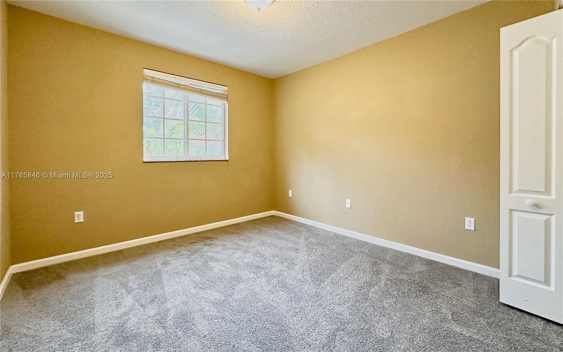 Recently Sold: $415,000 (4 beds, 3 baths, 1716 Square Feet)