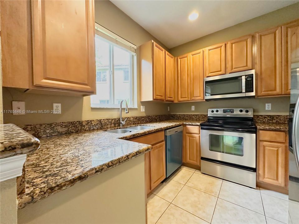 Recently Sold: $415,000 (4 beds, 3 baths, 1716 Square Feet)