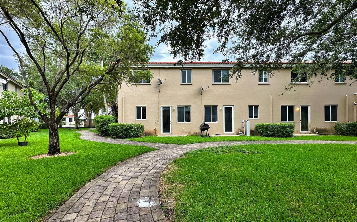 Recently Sold: $415,000 (4 beds, 3 baths, 1716 Square Feet)
