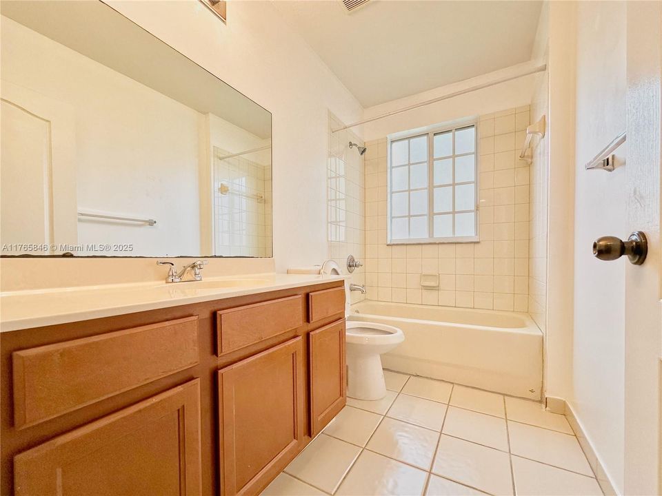 Recently Sold: $415,000 (4 beds, 3 baths, 1716 Square Feet)