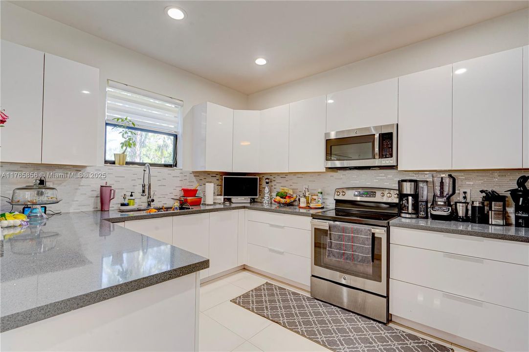 Recently Sold: $675,000 (4 beds, 2 baths, 1793 Square Feet)