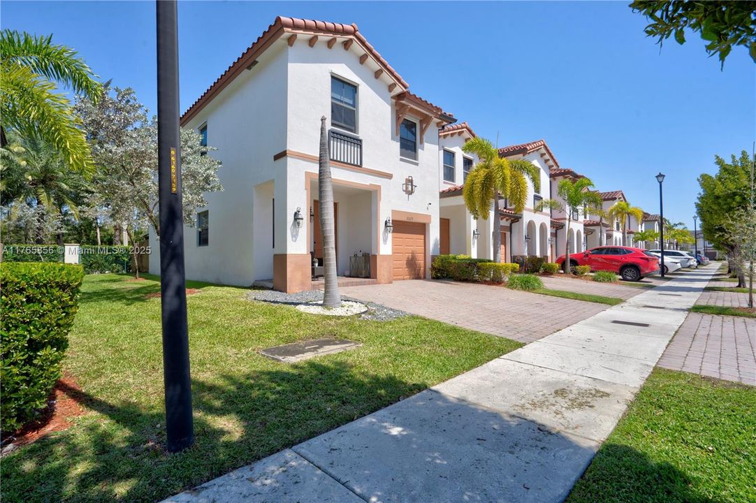 Recently Sold: $675,000 (4 beds, 2 baths, 1793 Square Feet)