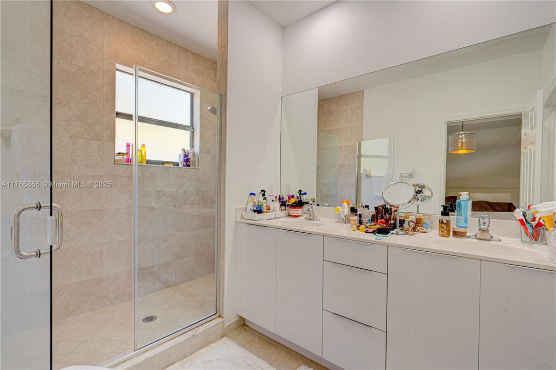 Recently Sold: $675,000 (4 beds, 2 baths, 1793 Square Feet)