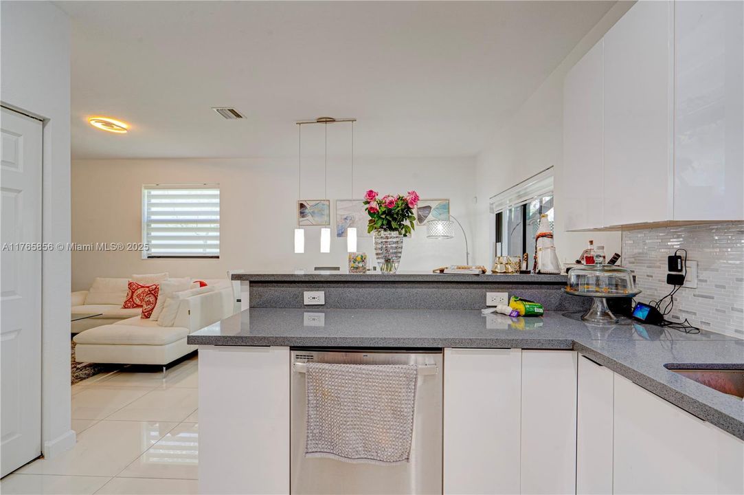 Recently Sold: $675,000 (4 beds, 2 baths, 1793 Square Feet)