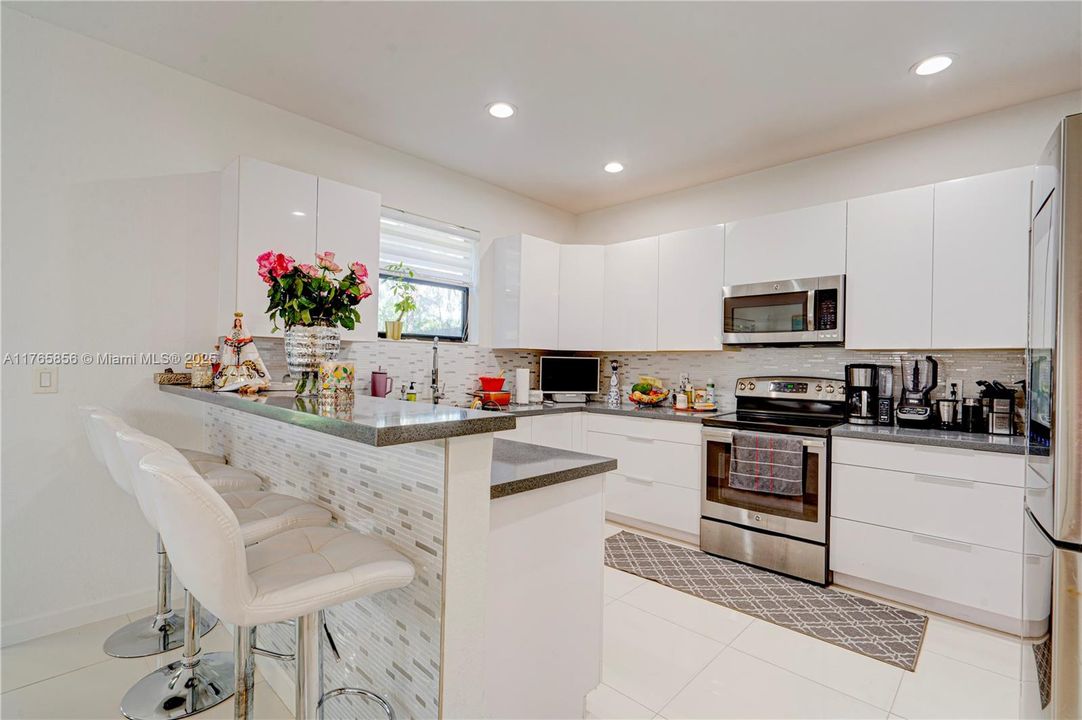 Recently Sold: $675,000 (4 beds, 2 baths, 1793 Square Feet)