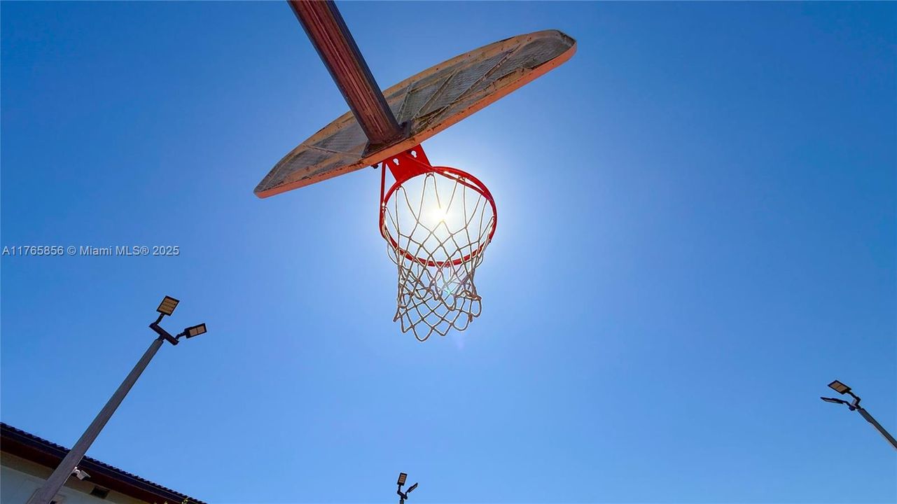 Recently Sold: $675,000 (4 beds, 2 baths, 1793 Square Feet)