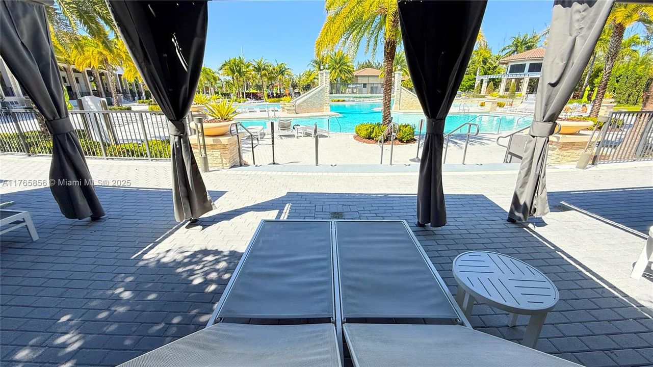 Recently Sold: $675,000 (4 beds, 2 baths, 1793 Square Feet)