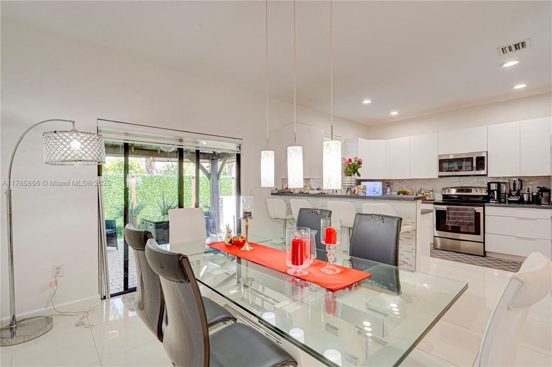 Recently Sold: $675,000 (4 beds, 2 baths, 1793 Square Feet)