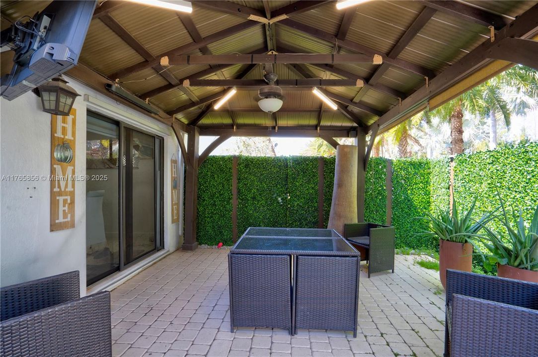 Recently Sold: $675,000 (4 beds, 2 baths, 1793 Square Feet)