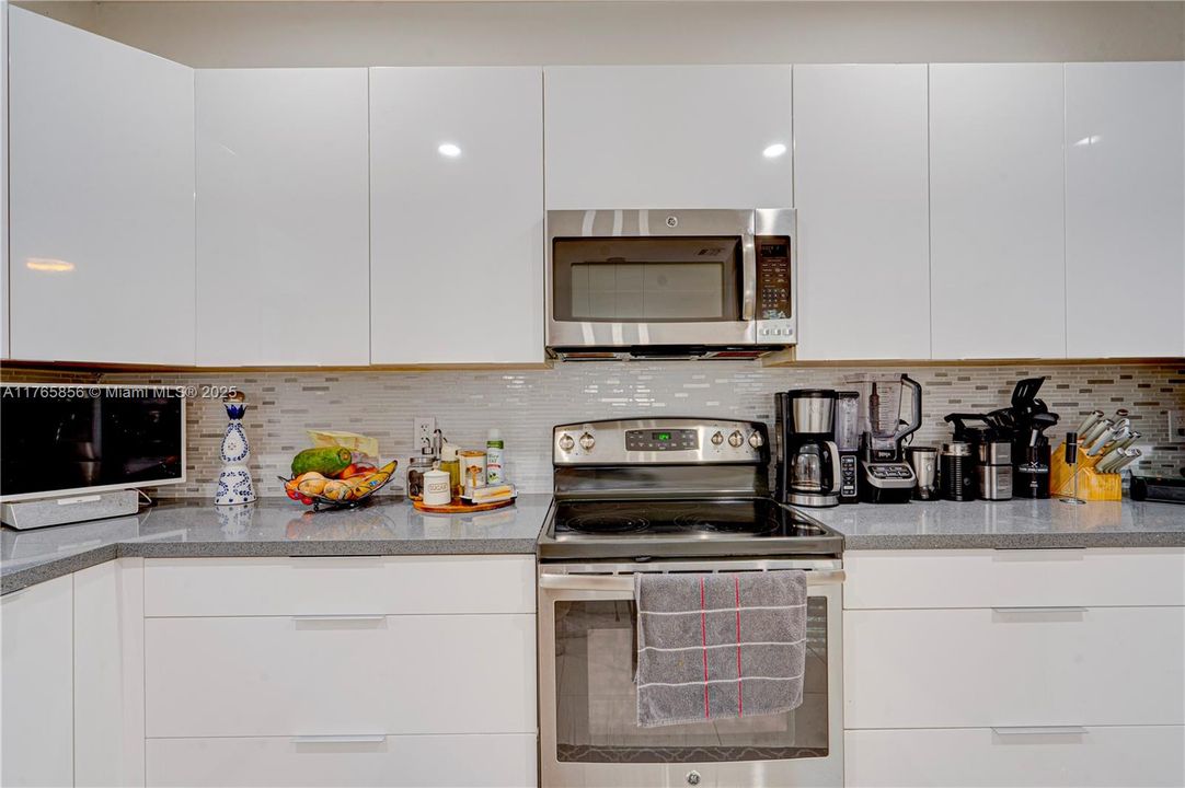 Recently Sold: $675,000 (4 beds, 2 baths, 1793 Square Feet)