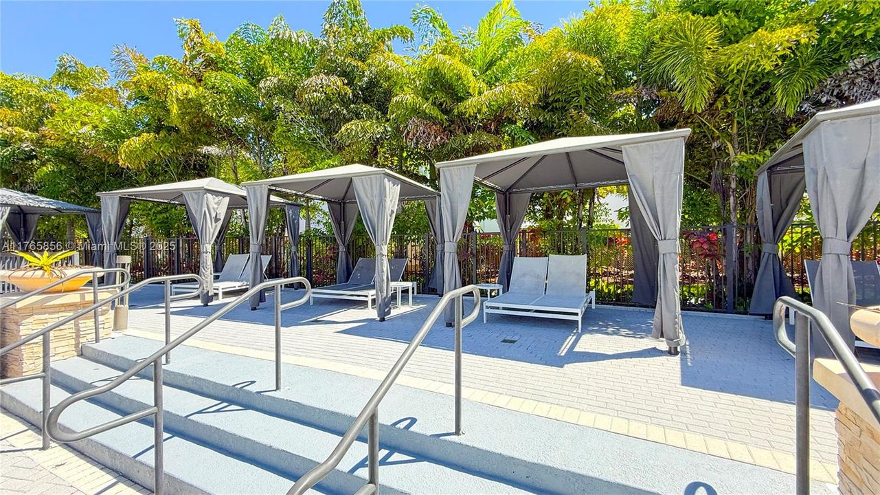 Recently Sold: $675,000 (4 beds, 2 baths, 1793 Square Feet)