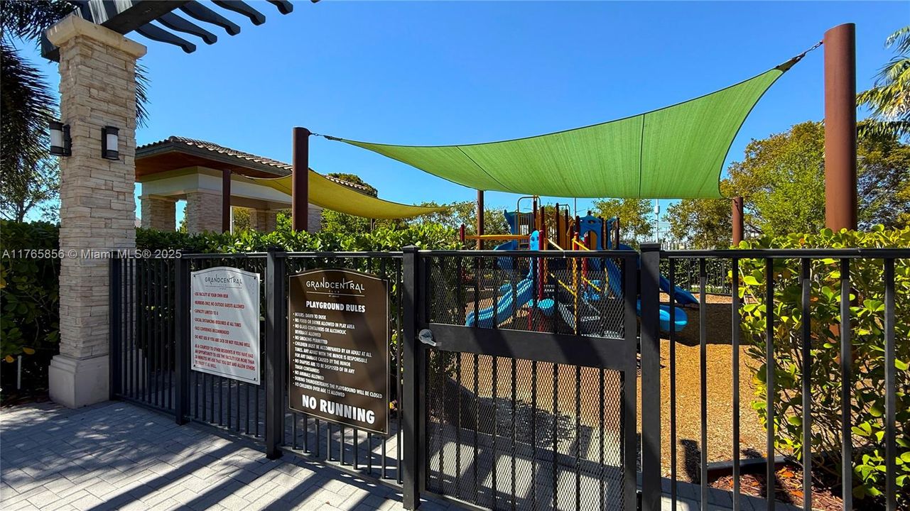 Recently Sold: $675,000 (4 beds, 2 baths, 1793 Square Feet)