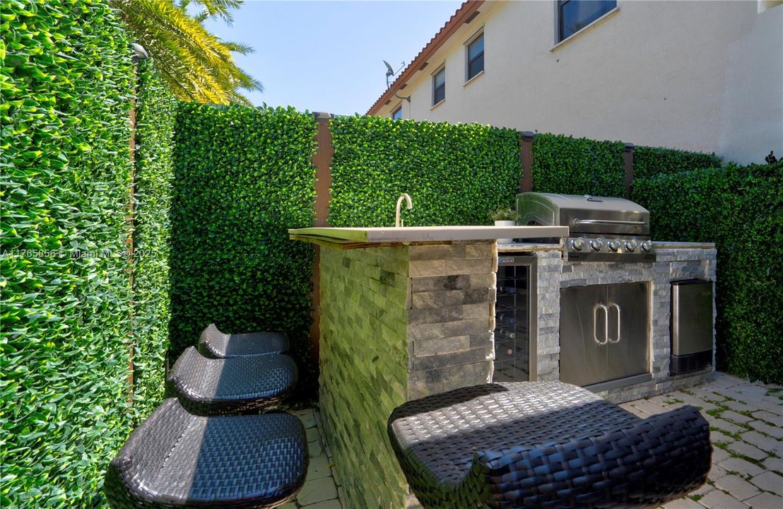 Recently Sold: $675,000 (4 beds, 2 baths, 1793 Square Feet)