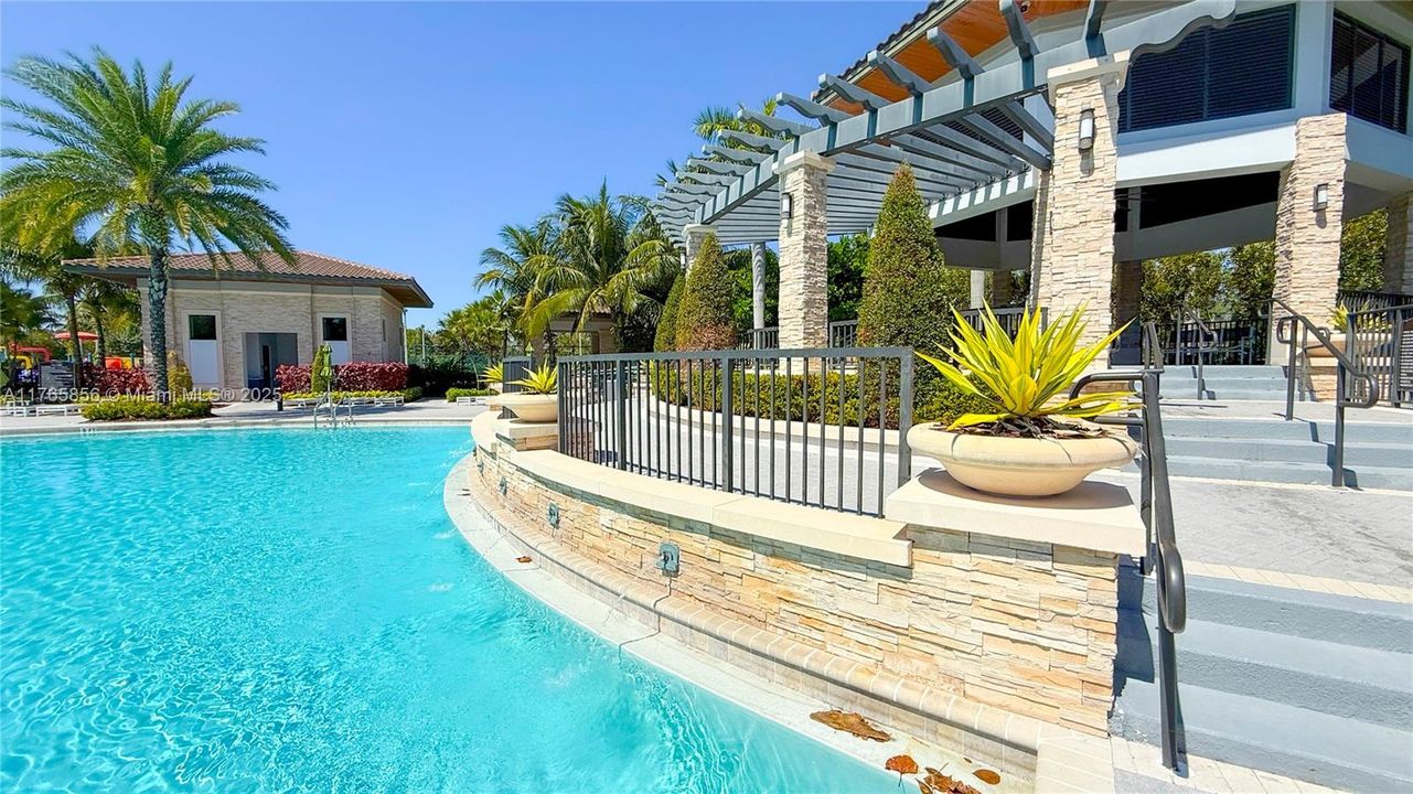 Recently Sold: $675,000 (4 beds, 2 baths, 1793 Square Feet)