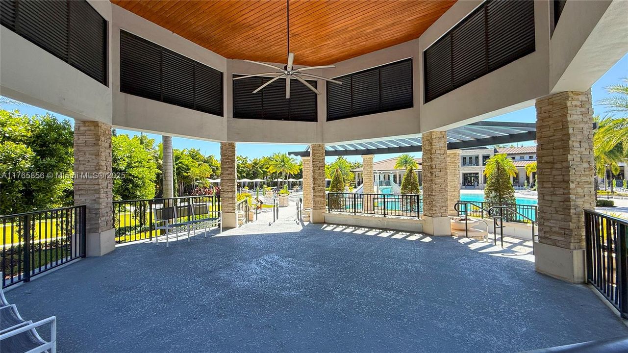 Recently Sold: $675,000 (4 beds, 2 baths, 1793 Square Feet)