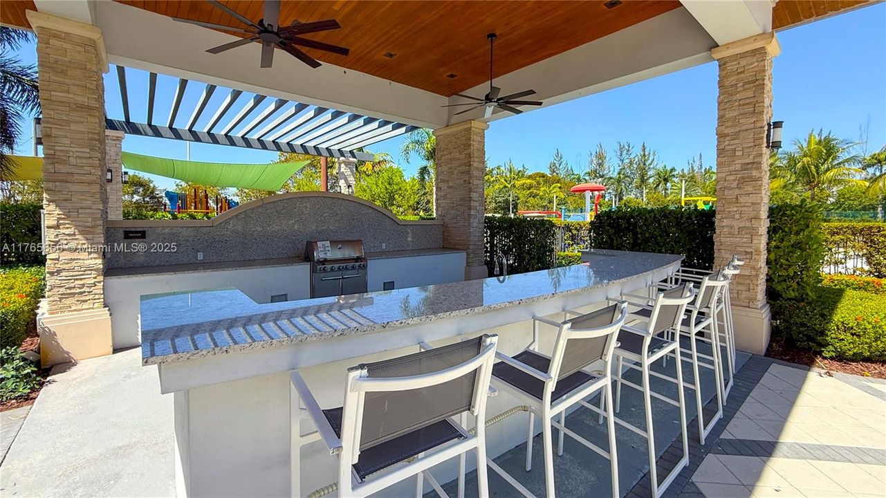 Recently Sold: $675,000 (4 beds, 2 baths, 1793 Square Feet)