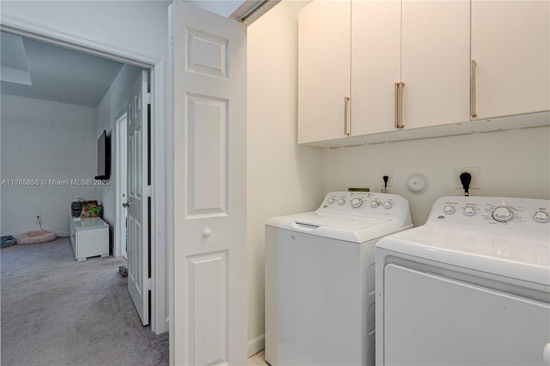 Recently Sold: $675,000 (4 beds, 2 baths, 1793 Square Feet)