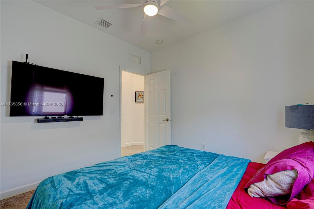 Recently Sold: $675,000 (4 beds, 2 baths, 1793 Square Feet)