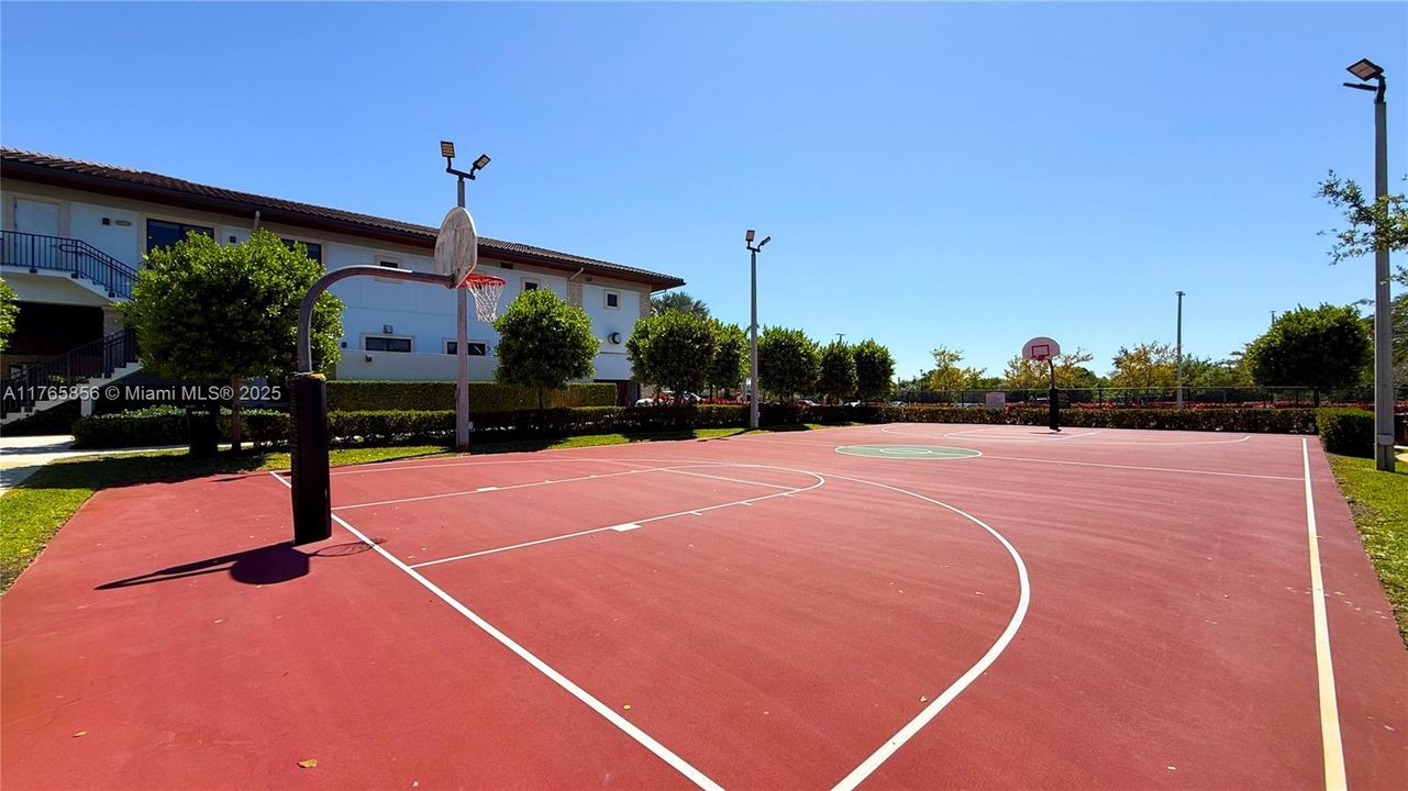 Recently Sold: $675,000 (4 beds, 2 baths, 1793 Square Feet)